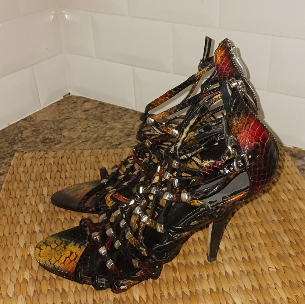 Vince Camuto Women's Multicolored Strappy Sandals. Size 9B/39